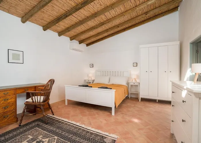 Ninho House, Callebanda Barracol *